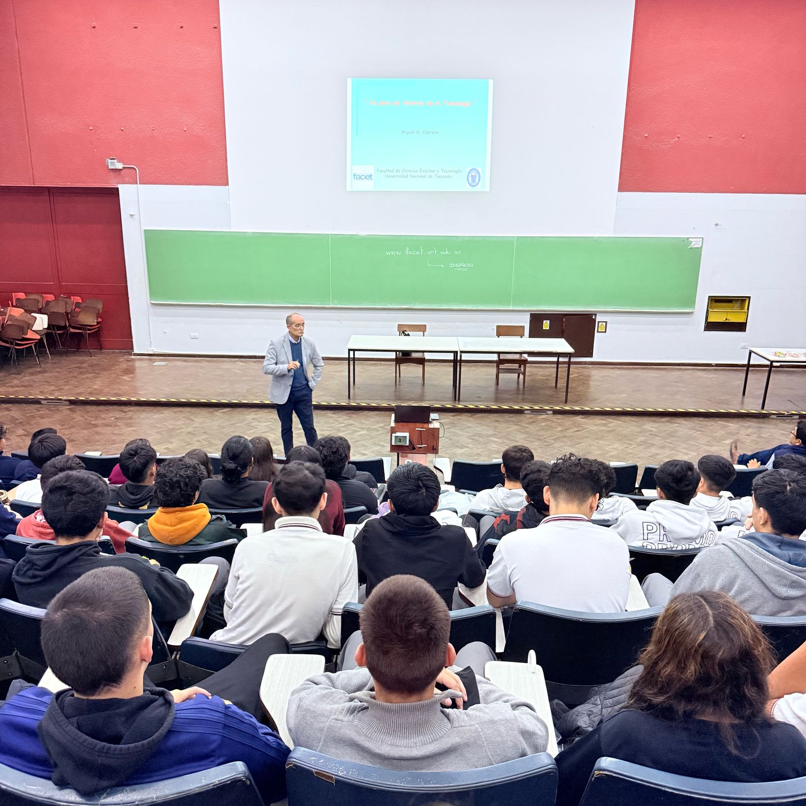 Charla Motivacional en la FACET
