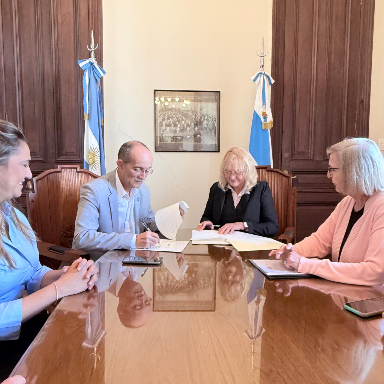 Firma de Convenio: La FACET y la Facultad de Derecho avanzan hacia la cooperación