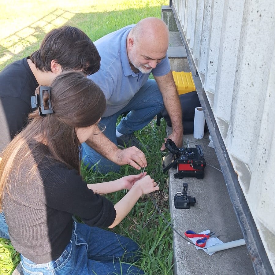 Estudiantes de Ingeniería Electrónica de la FACET colaboraron en la reparación del radar LIDAR del SMN
