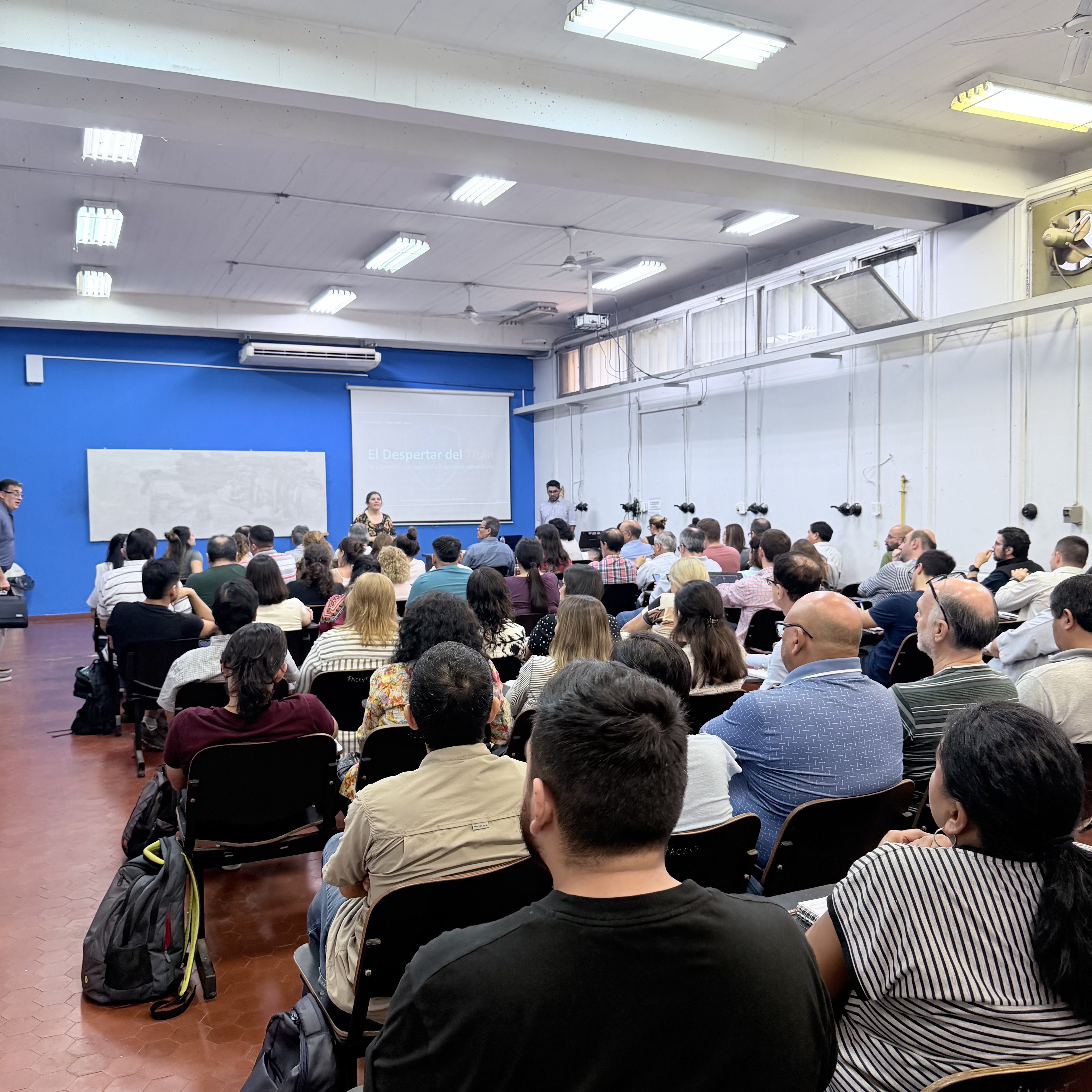 Con gran participacón docente, la FACET inició el Curso de Extensión en Inteligencia Artificial aplicada a la Docencia
