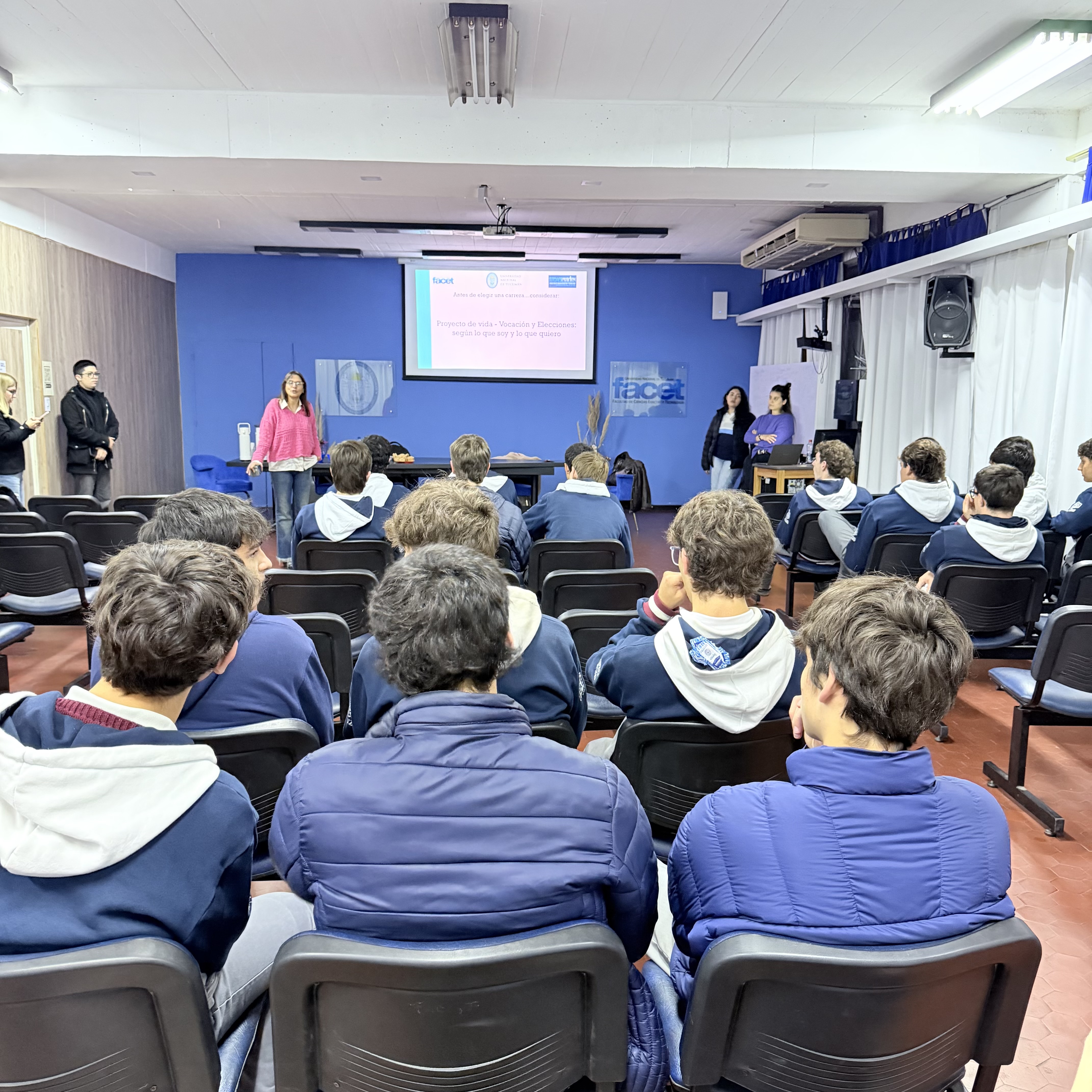 La FACET recibió a estudiantes secundarios en una nueva edición de los Tours por la Facultad